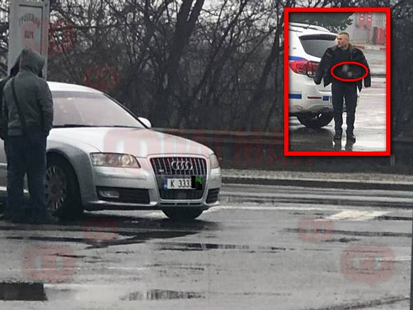 Спецакция разтърси Бургас! Ченгета тарашат лъскаво Ауди със златен номер - има арестувани (СНИМКИ)