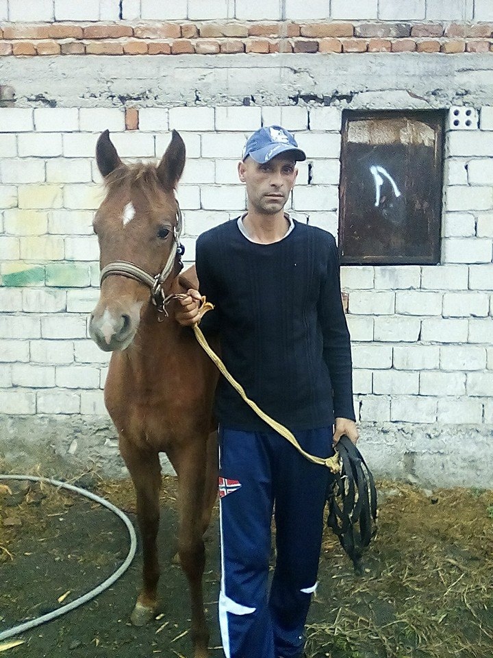Ексклузивно в БЛИЦ! Първи СНИМКИ на циганина от Войводиново, заплашил всички българи! Пусна си ВИДЕО, в което…