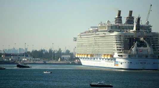 277 души изживяха най-кошмарното си пътешествие на круизния кораб Oasis of the Seas (СНИМКИ)