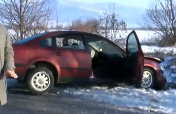 Тежко верижно меле с 5 автомобила край Крън (СНИМКИ/ВИДЕО)