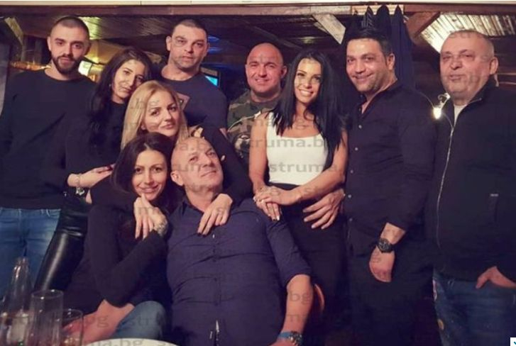 Сандански наркобос и жертва на "Наглите" празнува юбилей като арабски шейх (СНИМКИ)