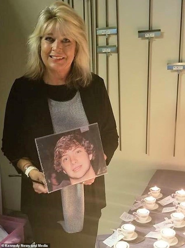 Охранителна камера запечата ясно призрак на момче, починало преди две години (СНИМКИ) 