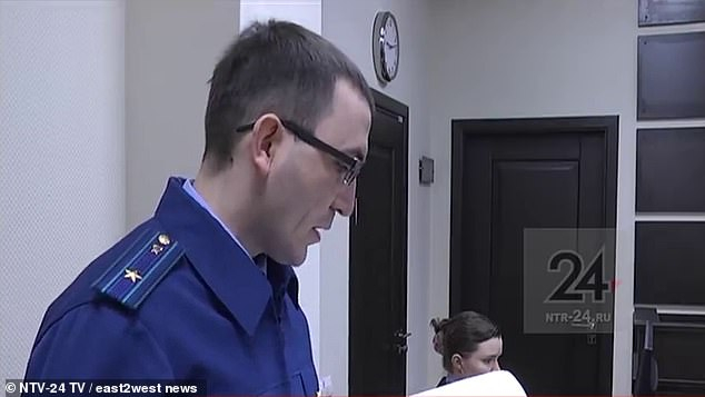 Жена намушка приятеля си 13 пъти с нож, а в съда жертвата ѝ направи предложение за брак, съдията в шок (СНИМКИ)