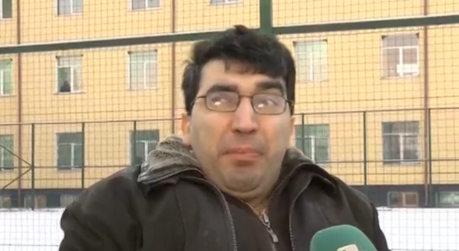 Кой и защо прати ромски деца да сурвакат Каракачанов?