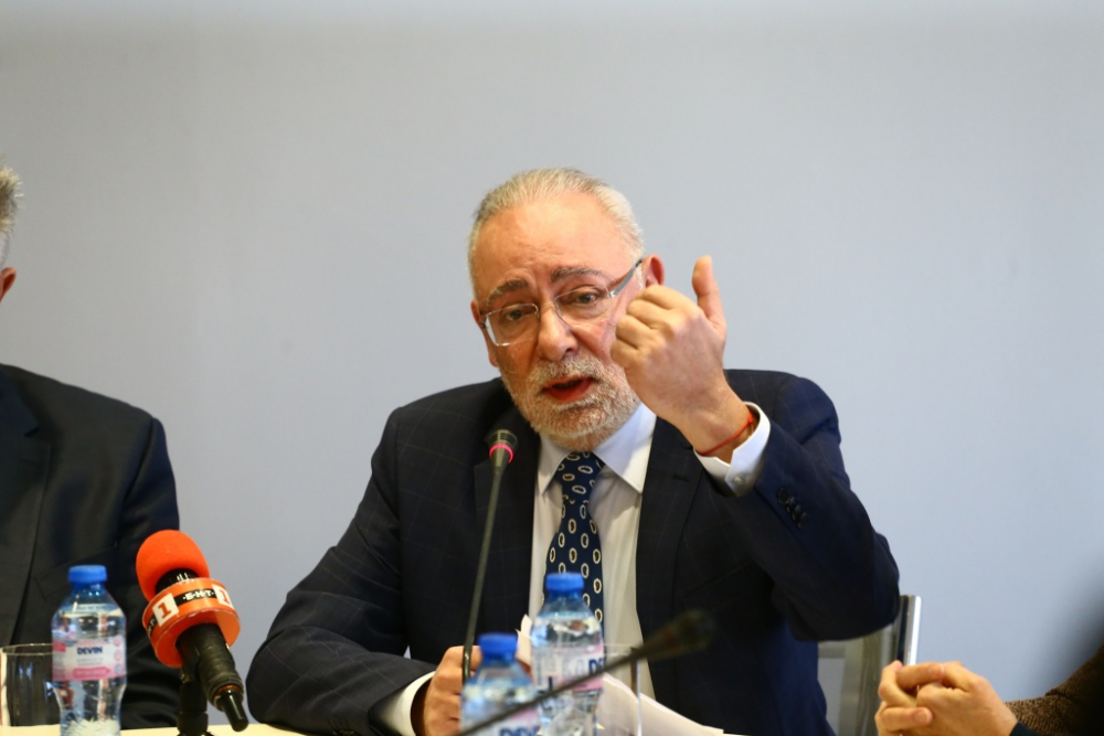 Реши се кой сяда в шефското място на внезапно починалия Радосвет Радев