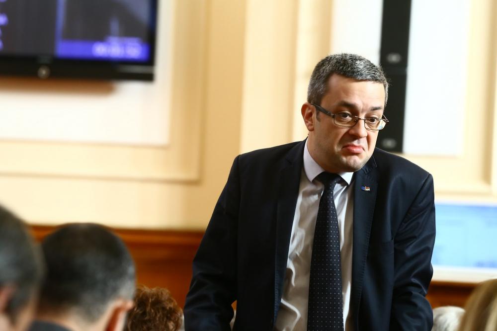 Тома Биков се закани в парламента: Ще спечелим изборите!