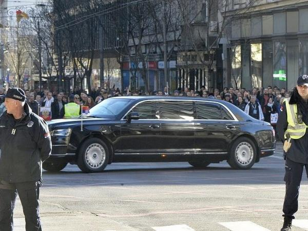"Звярът на колела" на Путин стана атракция по белградските улици (СНИМКИ)