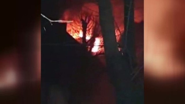 Страшен огнен кошмар посред нощ в русенски блок! Дядо загина, а три баби...
