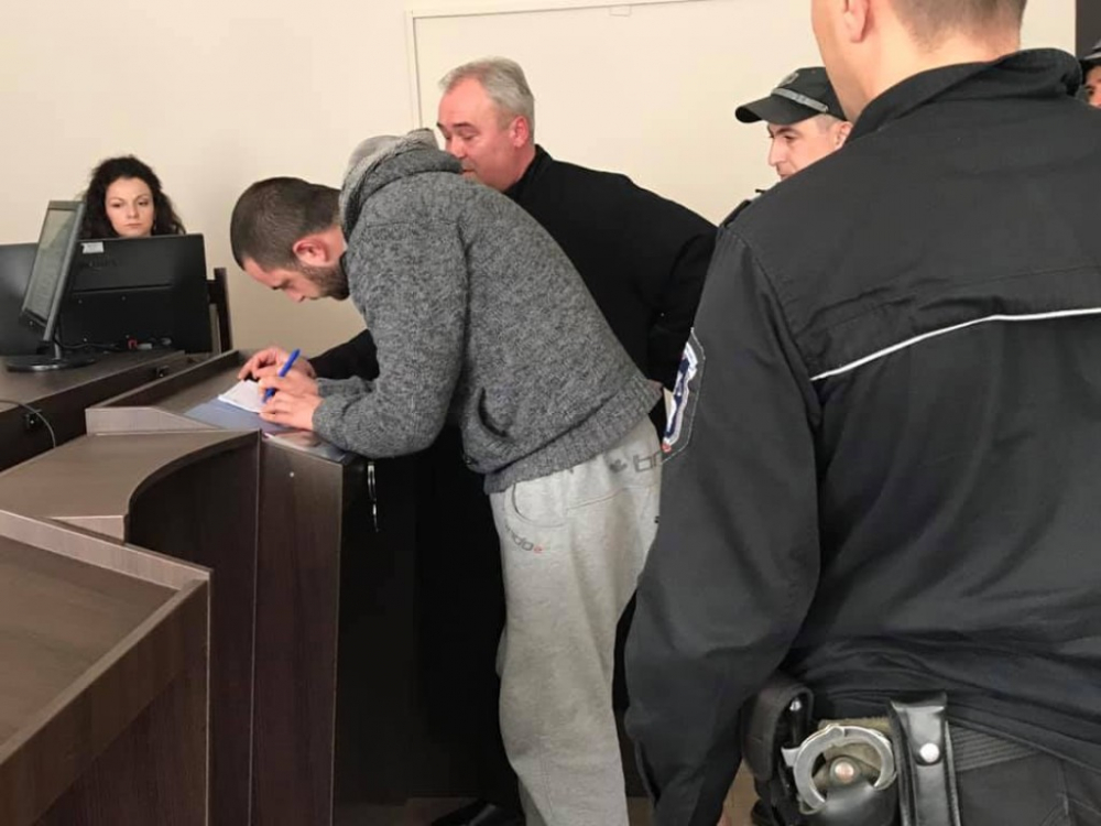 Джигитът, който накара полицията да го гони 360 км, се тръшна в съда и... (СНИМКИ)