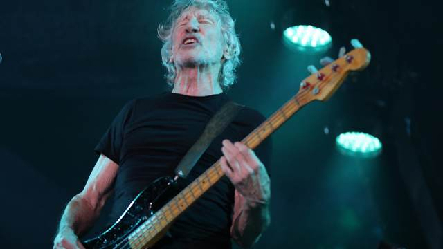 Основател на легендарните Pink Floyd спаси две сирийски деца от "Ислямска държава"