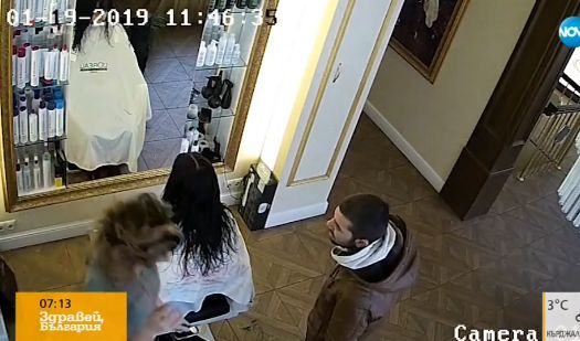 Нагли и добре облечени крадци вършеят из София! Омайват жените и правят големи зулуми (СНИМКИ/ВИДЕО)