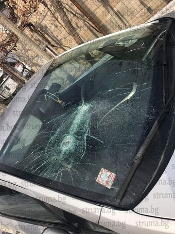 Красива маникюристка проплака след съсипаната си кола: Живея в страх да не ми навреди… (СНИМКИ)