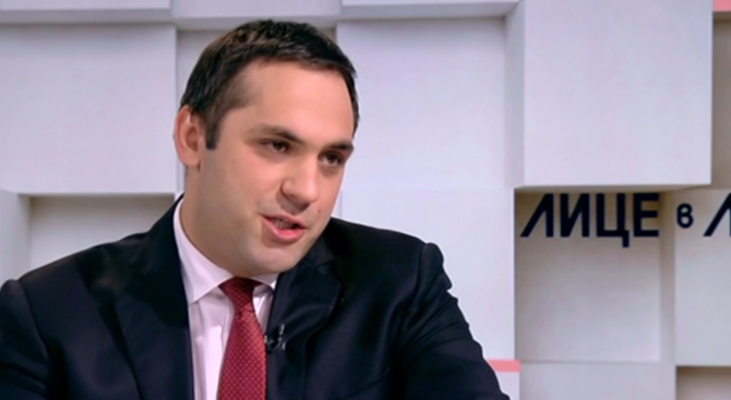 Караниколов: Законът за горивата ще влезе в сила, когато всички страни са удовлетворени