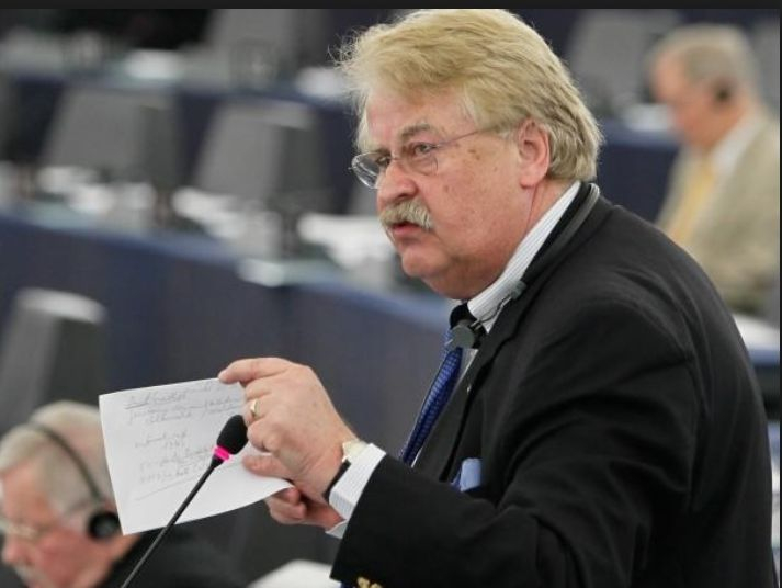 Страшен скандал за пари в европарламента с депутата, който най-дълго работи там