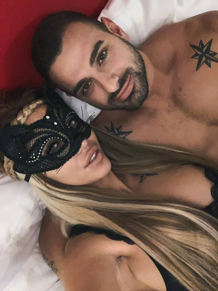 Джулиана Гани и гаджето й се пуснаха голи от банята (СНИМКИ 18+)