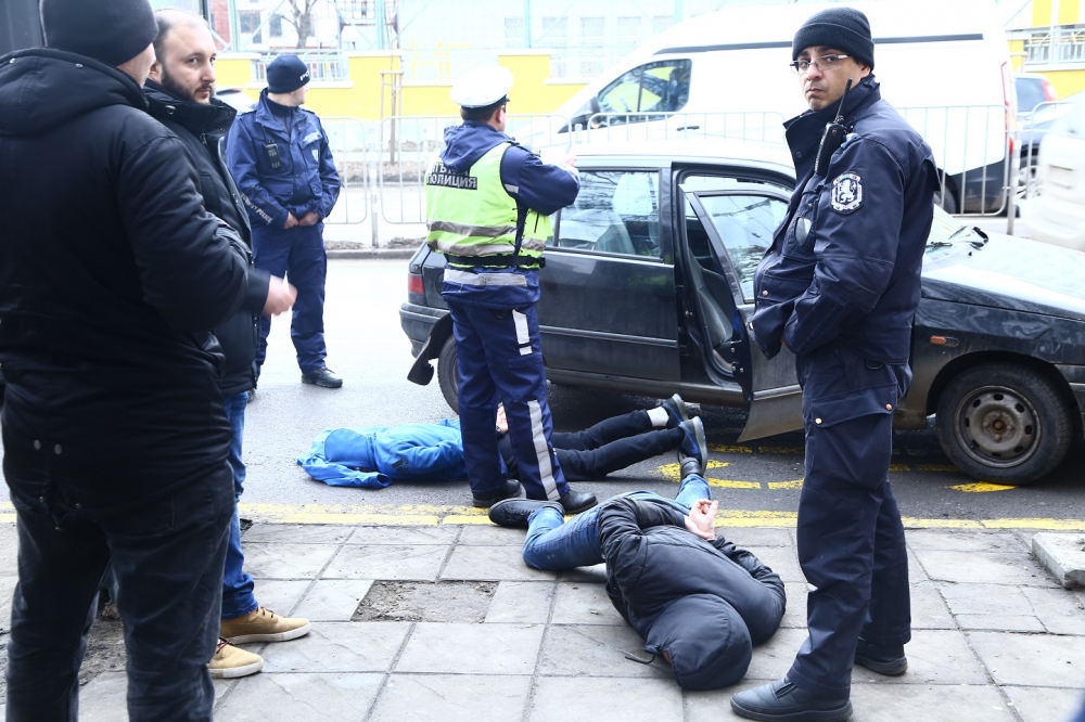 Само в БЛИЦ! Двама бандити искали да запалят полицейско управление! МВР и прокуратурата спряха опит за касапница!