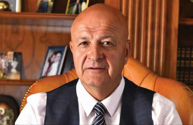 Пламна хотел на Шарлопов, евакуираха почиващите (СНИМКИ)