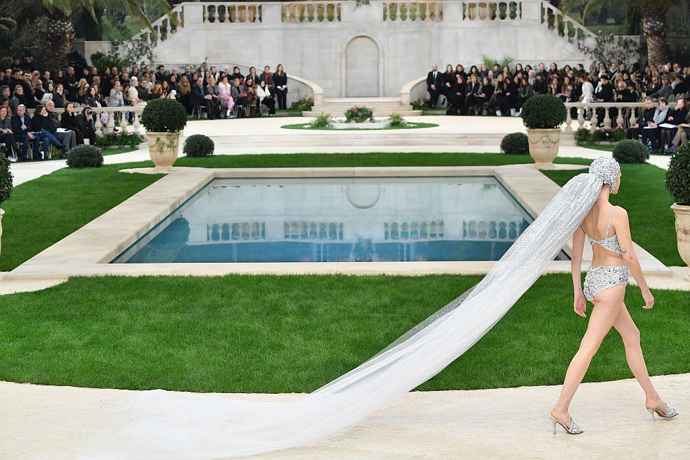 Красота: Chanel разходи булка по бански на дефилето на  в Париж (СНИМКИ/ВИДЕО)