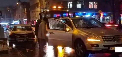 Фолксваген се размаза в Мерцедес ML в Бургас (СНИМКИ)