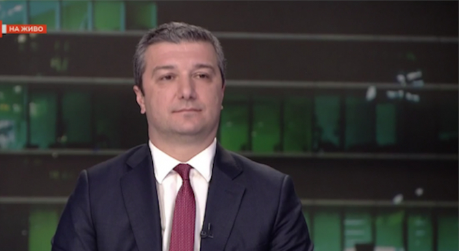 Драгомир Стойнев: Елена Йончева винаги търси истината, удря право в целта и отзвукът е огромен!