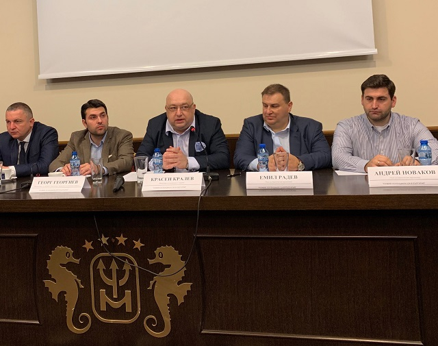 Министър Кралев със силни думи по време на важна конференция: Aко младите хора напускат страната, то България няма бъдеще!