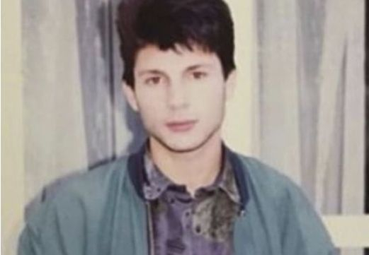 Загадка в мрежата: Кой известен български певец е на тази СНИМКА, от преди 27 години?