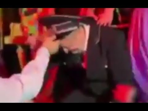 Украински бизнесмени танцуваха на корпоративно парти в нацистки костюми (ВИДЕО)
