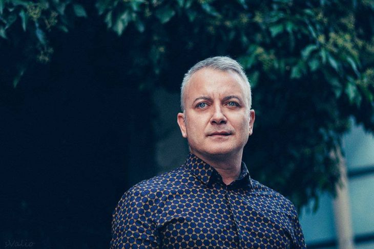 С „Любов до синьо“ един от най-добрите ни съвременни автори празнува 50-годишнина (СНИМКИ)