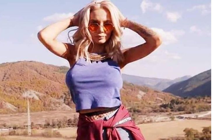 Грахич удари дъното! Рекламира се с чисто гола СНИМКА 18+! 