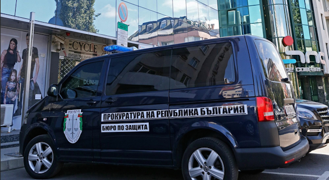 Прокурори влязоха в Министерството на културата (СНИМКИ)