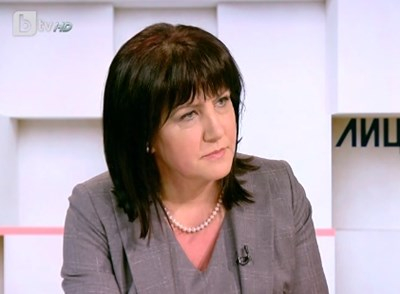 За аферата "Ало, Банов съм": Караянчева припомни скандален случай с автобусни спирки в Самоков