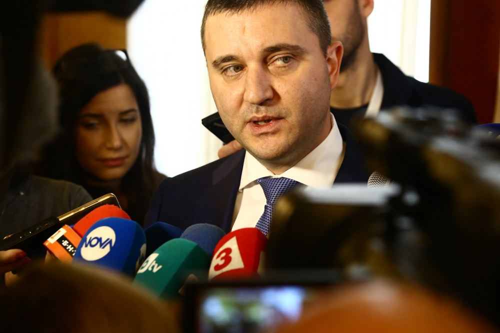Горанов: България е готова да плати наведнъж парите за изтребителите F-16