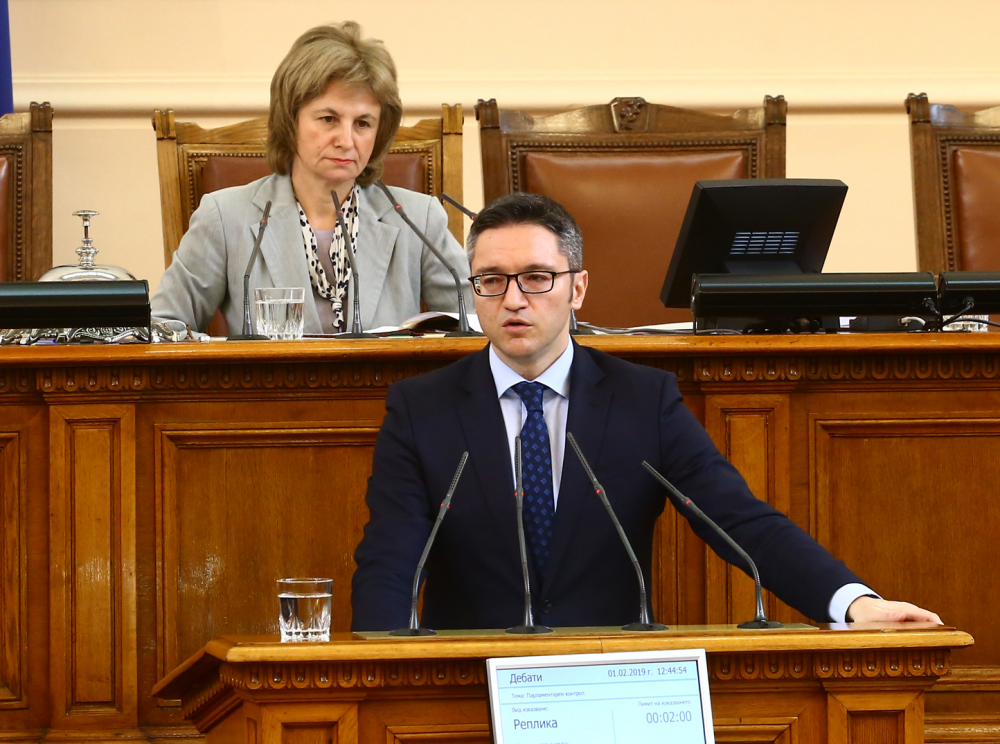 Вигенин обясни може ли служебното правителство да остане на власт