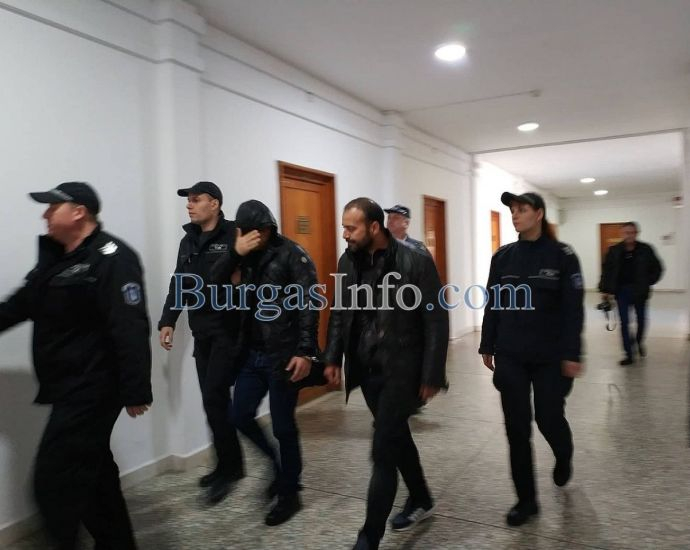 Уникум! Съдийка от Бургас пита мними прокурори дали ще спят на розови чаршафи в ареста 