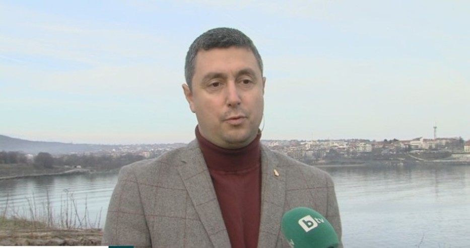 Кметът на Царево каза как може да се реши проблемът със застрояването по плажовете 