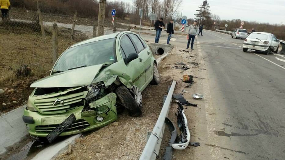 Извънредно! Тежко меле с 4 автомобила в Габровско (СНИМКИ) 
