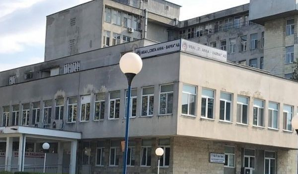 Тъмни облаци надвиснаха над главата на майката на малкото момченце, което загина след полет на 3-ия етаж на болница 