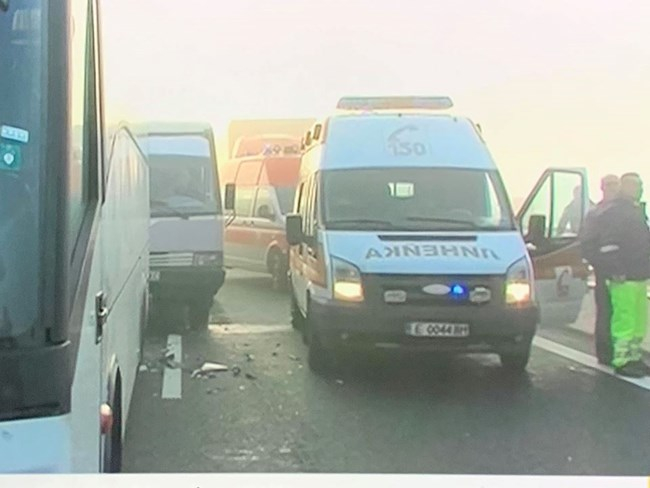 Първо ВИДЕО от ада край Сандански, очевидец разказа за ужаса на верижното меле с над 20 коли!