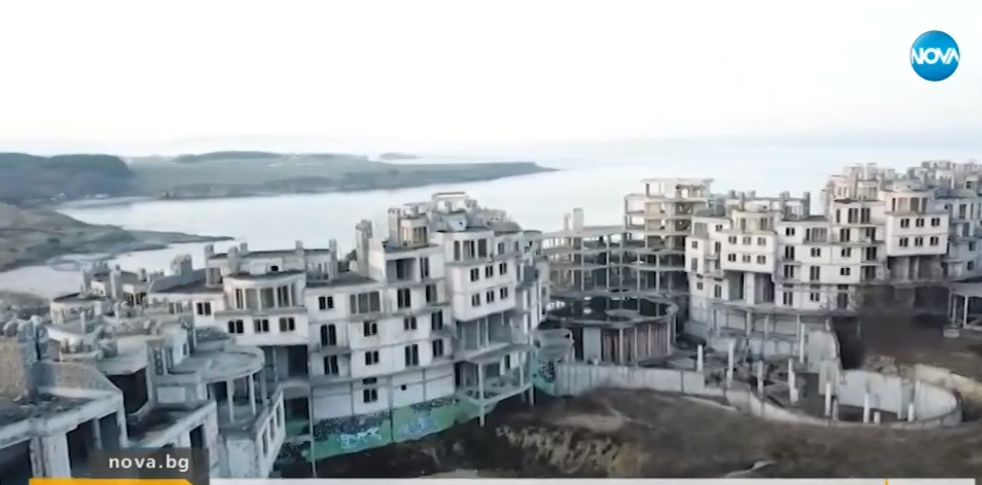 „Призрачният град” на българското Черноморие гние край Царево (СНИМКИ/ВИДЕО)