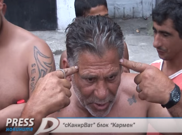В Казанлък шокирани от кочината, която направиха циганите в санирания блок "Кармен" (СНИМКИ/ВИДЕО)