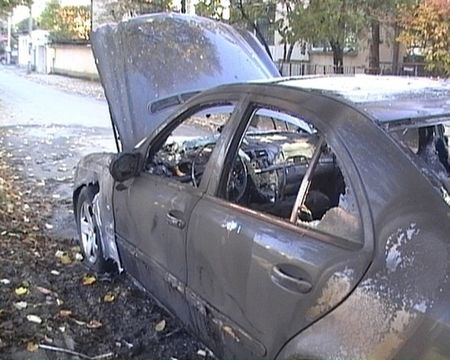 Жестока огнена вендета с коктейл "Молотов" в Айтос! 
