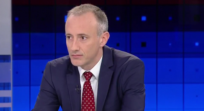 Министър Вълчев: Има момичета в гетата, които се опасяват, че ще останат стари моми на 18 години