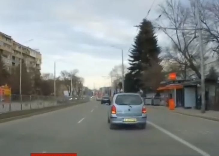 Брутална агресия на пътя на метри от детска градина (ВИДЕО)