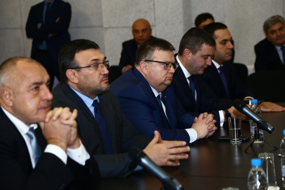 Държавата ще следи пътя на горивата от танкера до резервоара (СНИМКИ)