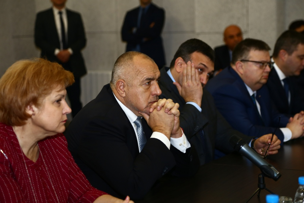 Държавата ще следи пътя на горивата от танкера до резервоара (СНИМКИ)