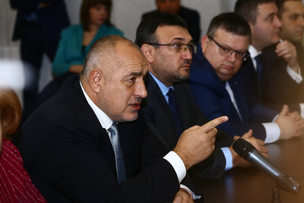 Държавата ще следи пътя на горивата от танкера до резервоара (СНИМКИ)
