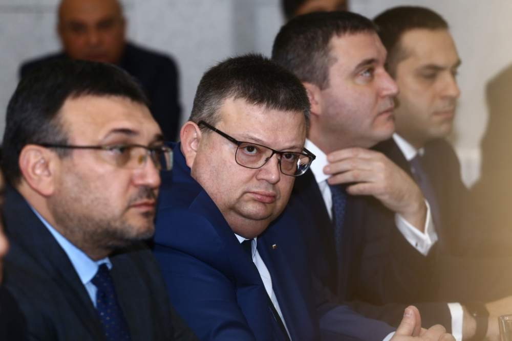 Държавата ще следи пътя на горивата от танкера до резервоара (СНИМКИ)