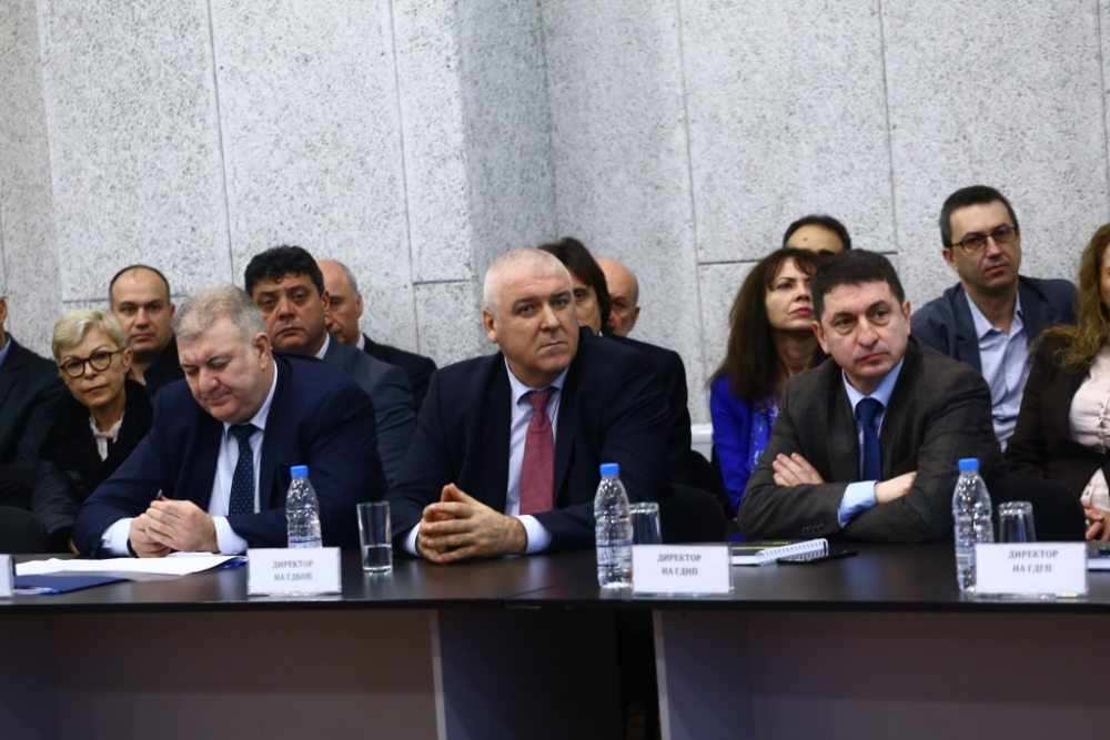 Държавата ще следи пътя на горивата от танкера до резервоара (СНИМКИ)