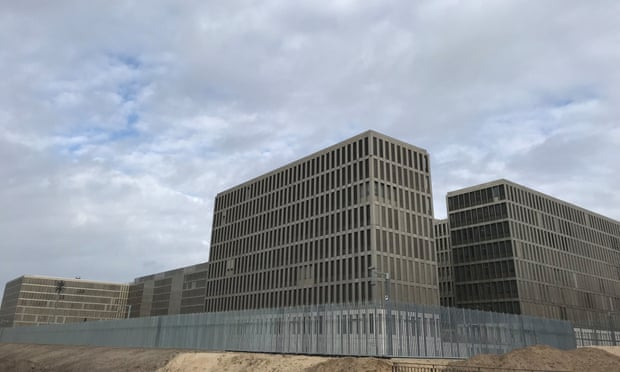 Меркел откри най-голямата шпионска централа в света, засенчи и комплекса на ЦРУ в Ленгли (ВИДЕО)