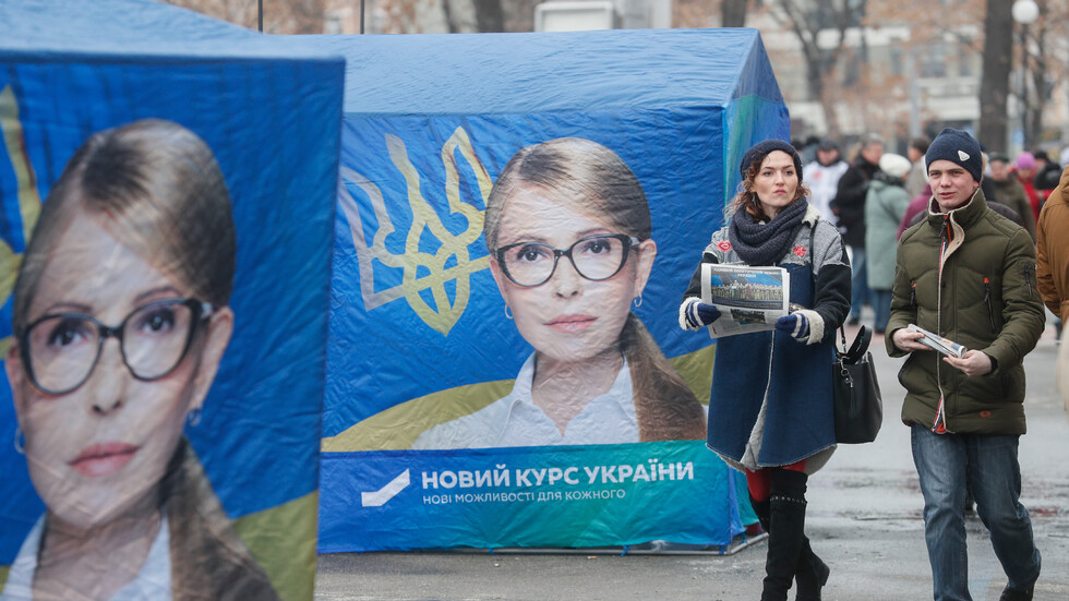 Напрежение! Около 40 души щурмуваха полицейски участък в Киев